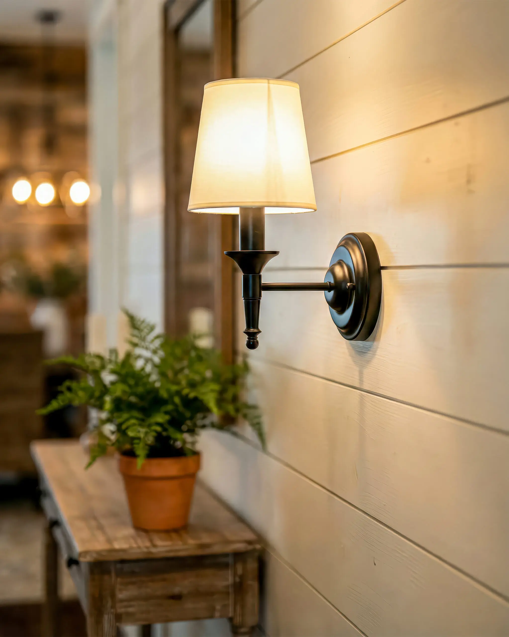 VRG YN366 V2 4 scaled Đèn Tường Chụp Vải Sang Trọng Bằng Hợp Kim Đen Kiểu Dáng Cổ Điển VRG-YN366