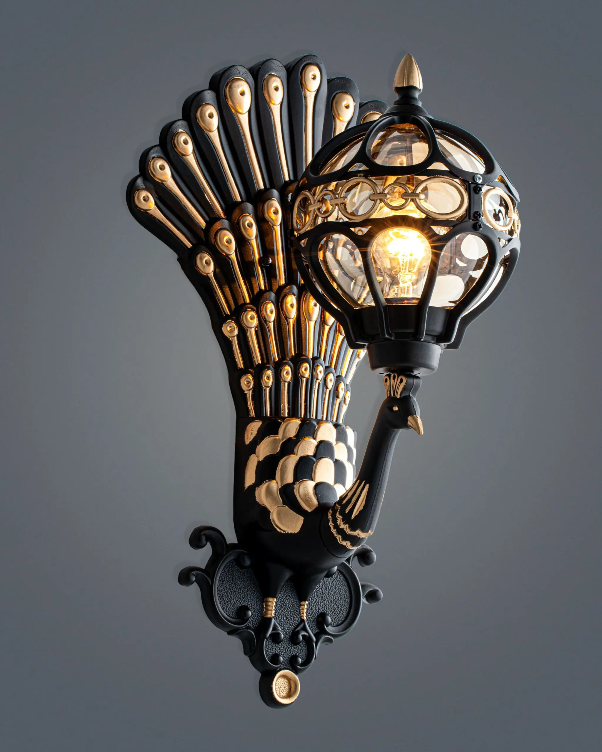 vrg 0180d g 2 scaled Đèn Tường Họa Tiết Công Tước Pha Lê Đen Vàng Sang Trọng VRG-0180D