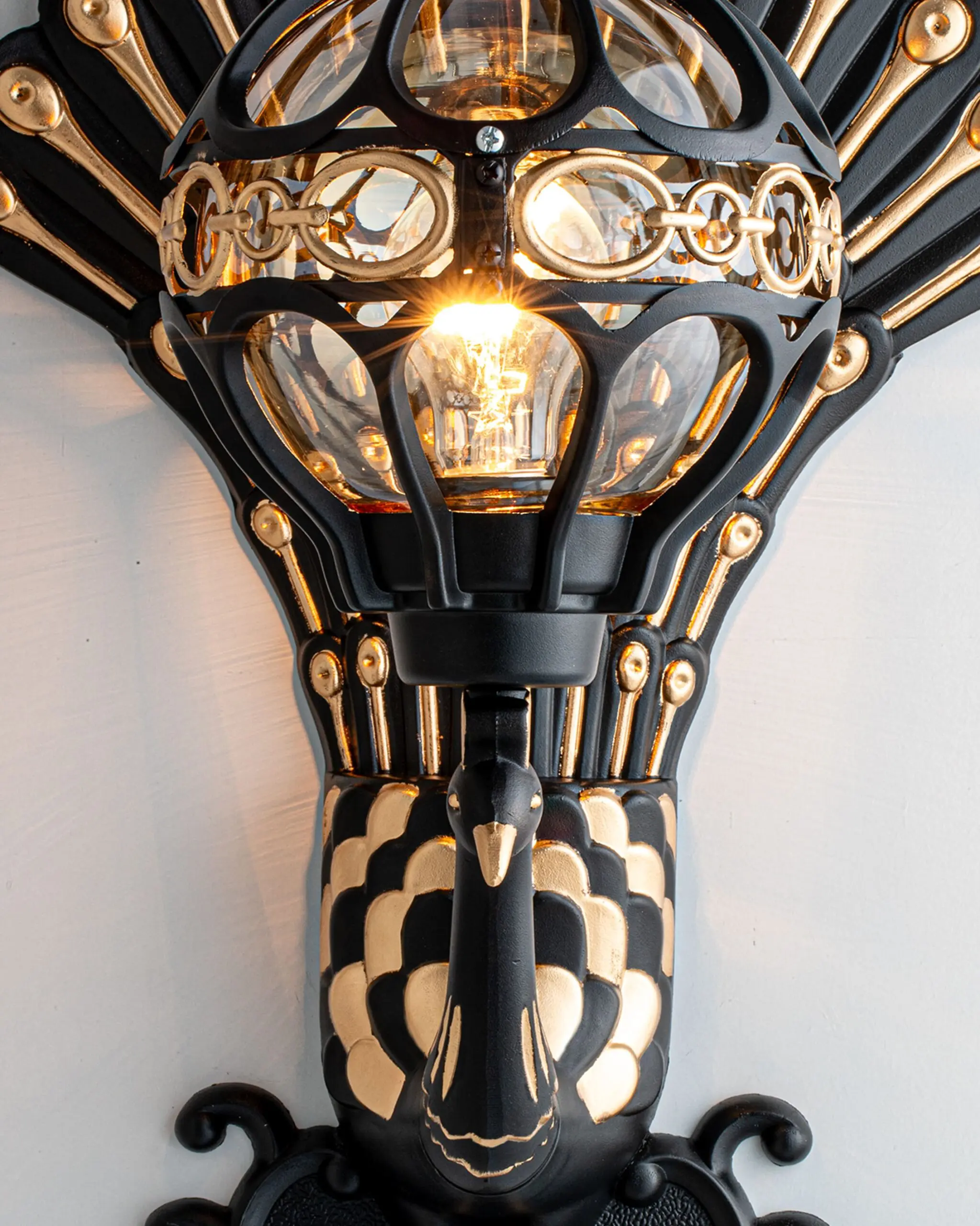 vrg 0180d g 3 scaled Đèn Tường Họa Tiết Công Tước Pha Lê Đen Vàng Sang Trọng VRG-0180D