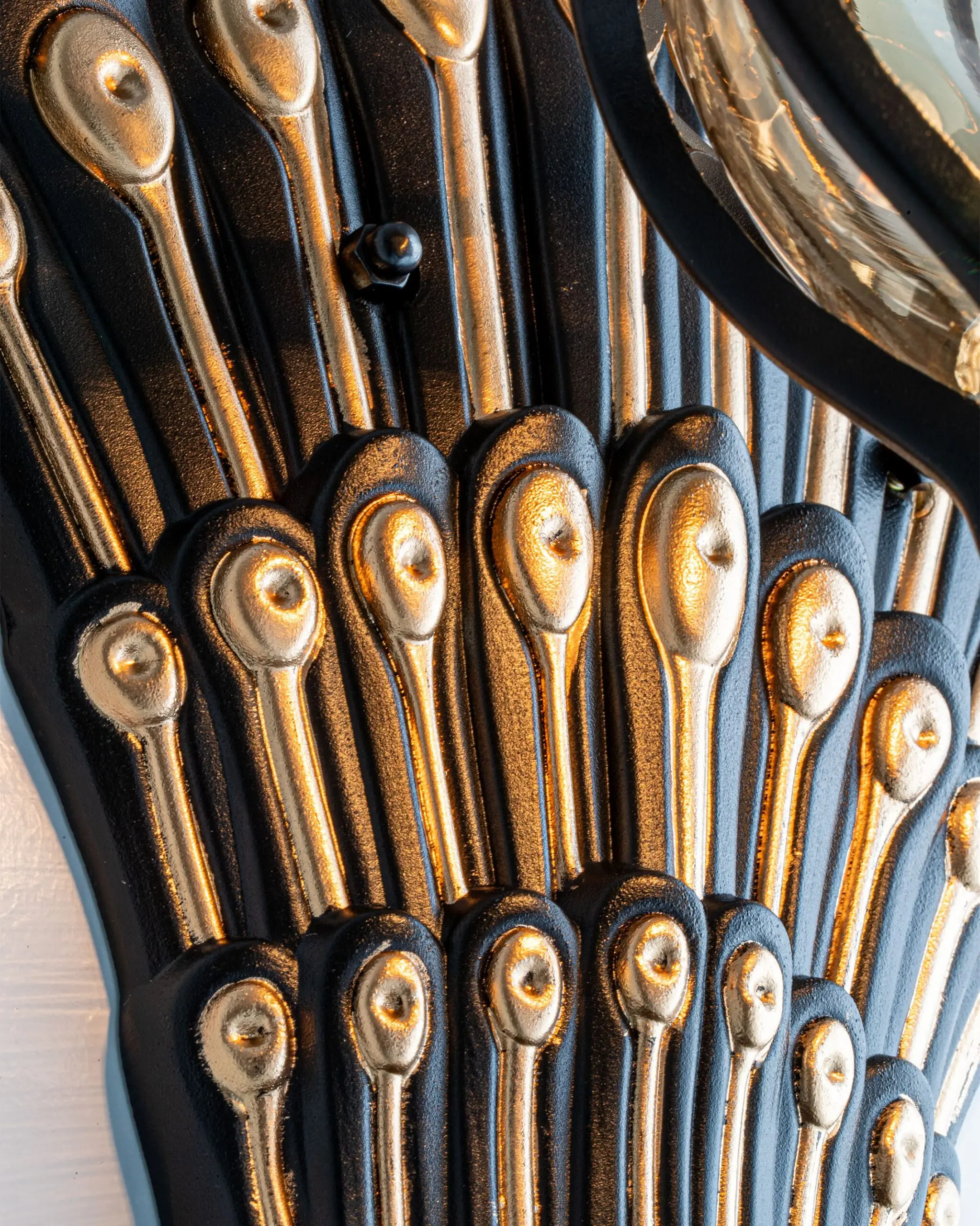 vrg 0180d g 4 scaled Đèn Tường Họa Tiết Công Tước Pha Lê Đen Vàng Sang Trọng VRG-0180D