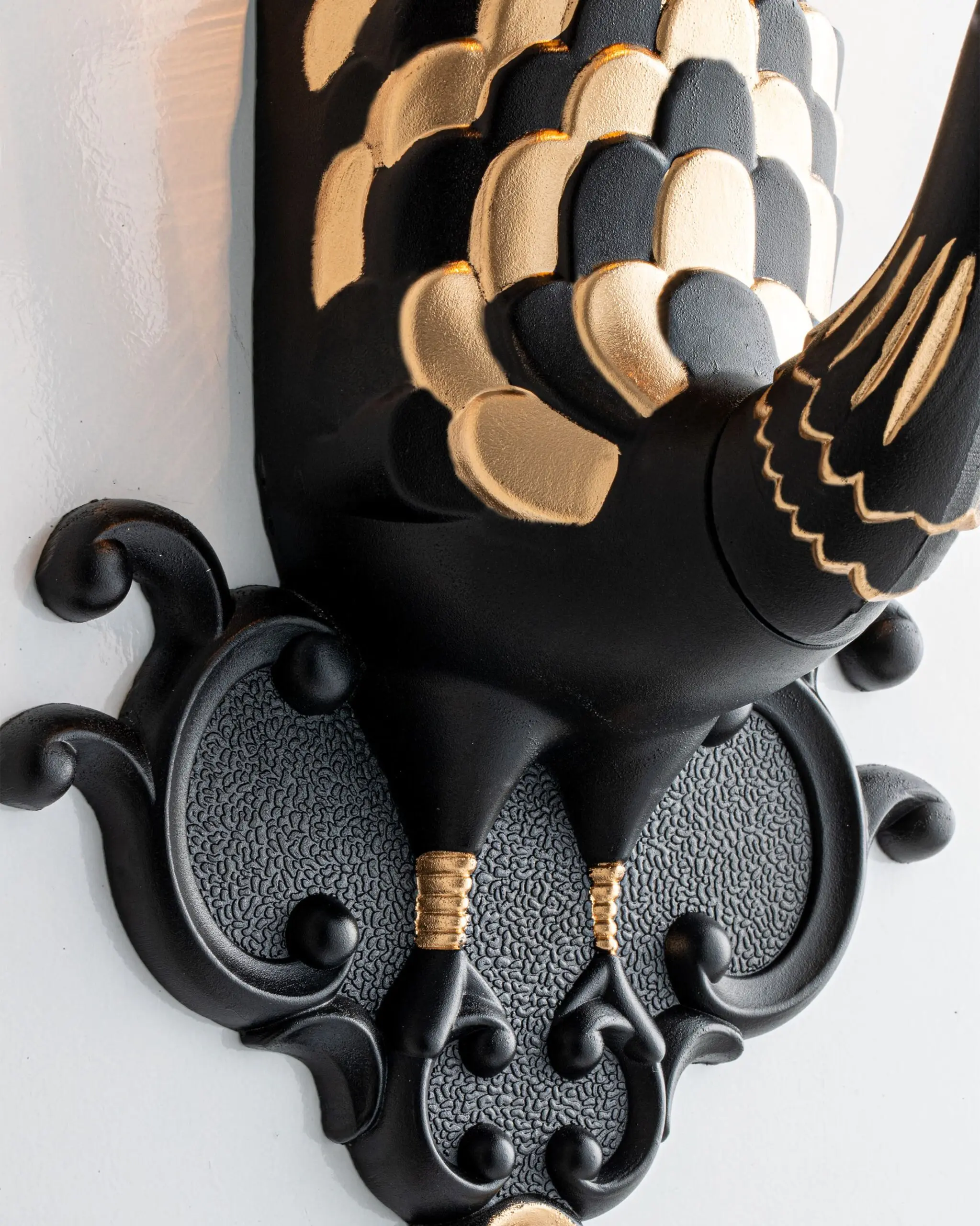 vrg 0180d g 5 scaled Đèn Tường Họa Tiết Công Tước Pha Lê Đen Vàng Sang Trọng VRG-0180D