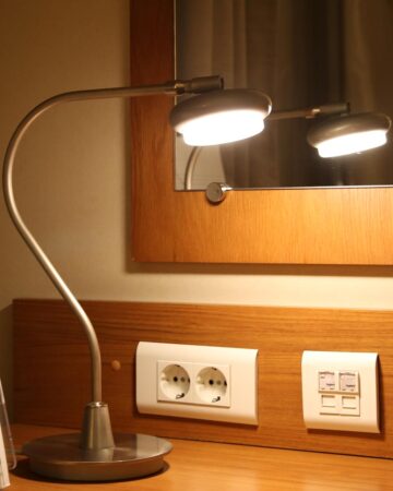 Đèn để bàn làm việc bằng sắt hiện đại VIRGO TL45