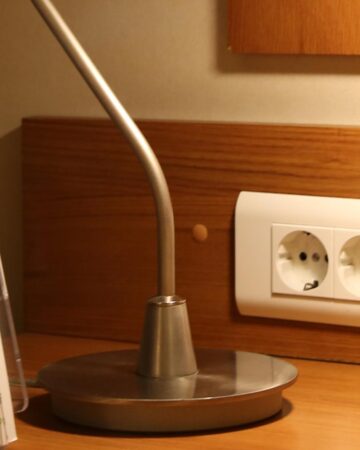 Đèn để bàn làm việc bằng sắt hiện đại VIRGO TL45