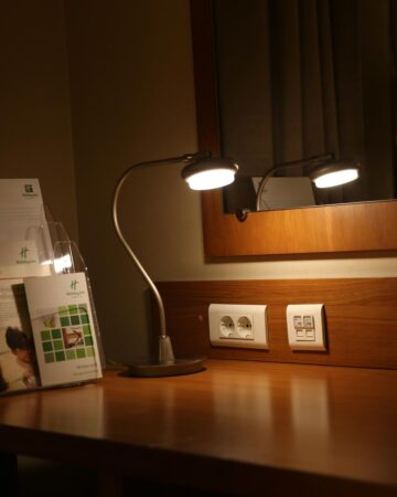 Đèn để bàn làm việc bằng sắt hiện đại VIRGO TL45