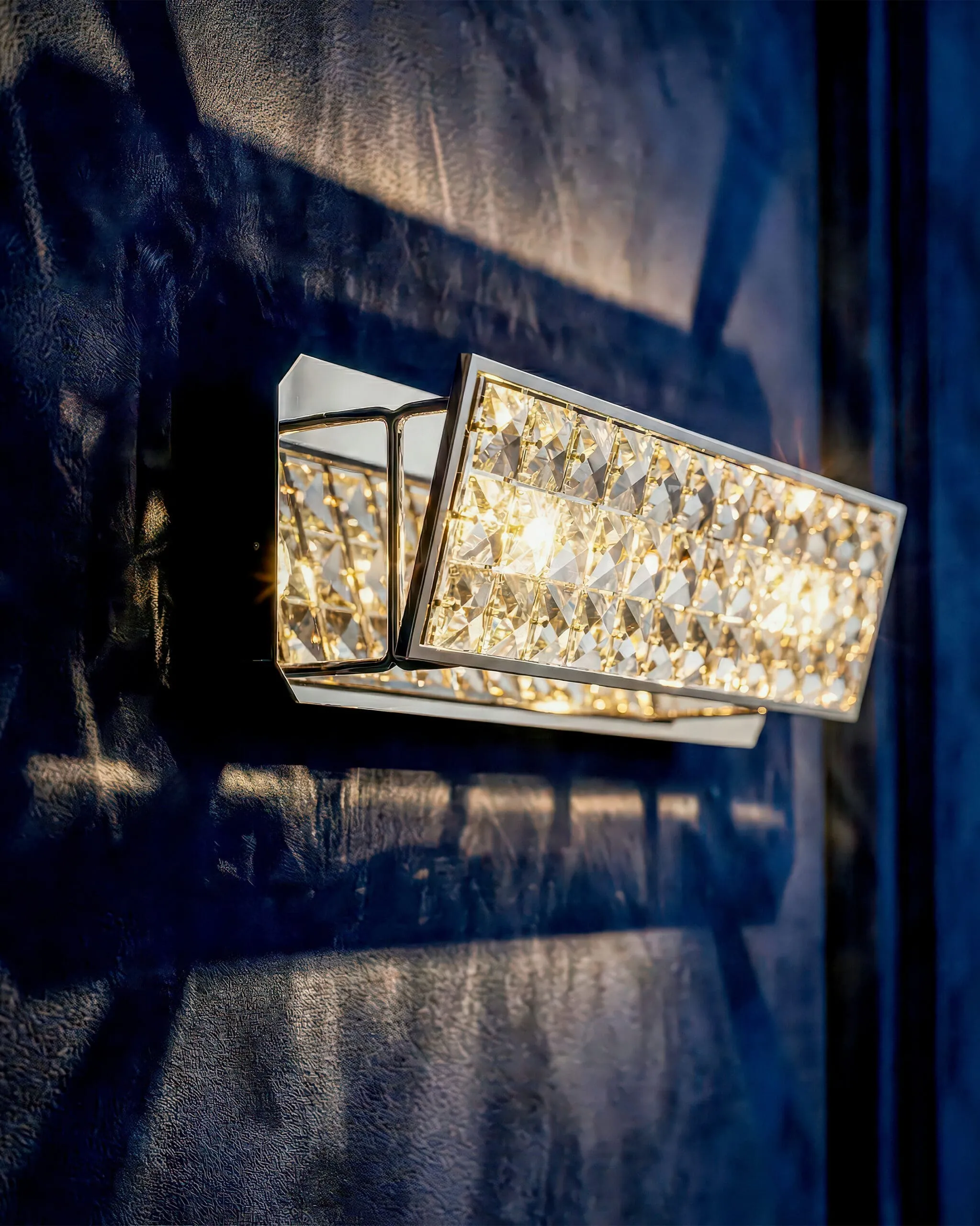 Đèn Ốp Tường Pha Lê Hiện Đại Màu Bạc Nổi Bật Sang Trọng VRG-1801-4